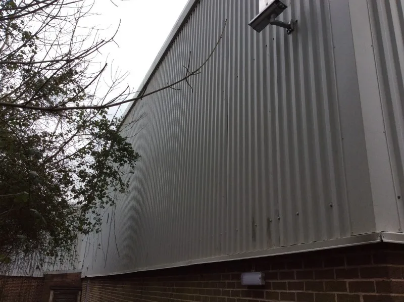 Metal cladding cleaning after
