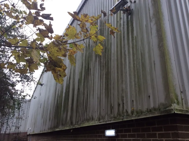 Metal cladding cleaning before